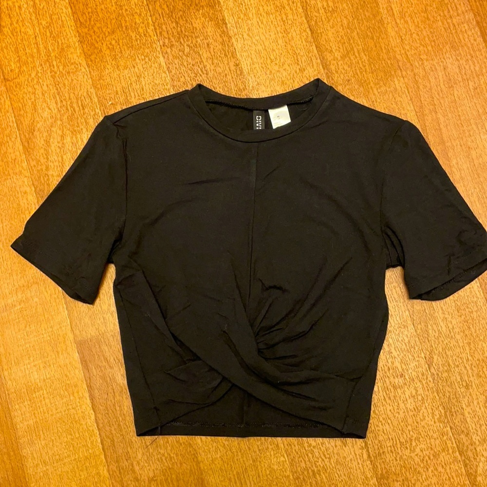 Super cute forever 21 black top size XS NEVER WORN